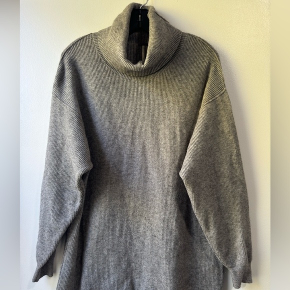 Free People Women’s Gray Oversized Softly Structured Knit Tunic Sweater Sz S - Picture 8 of 10